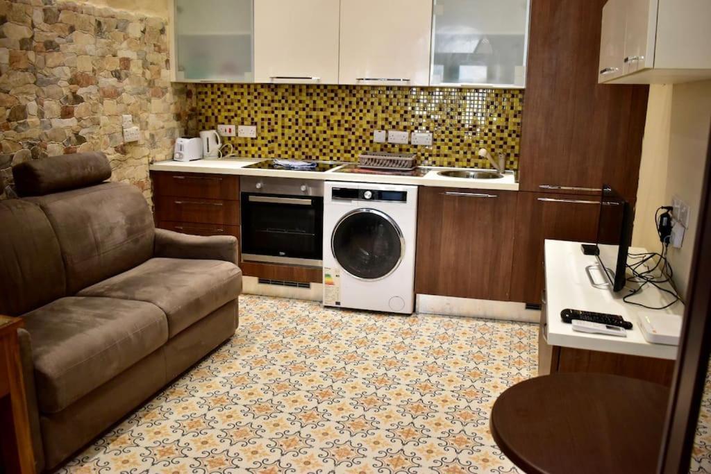 City Centre Pied-A-Terre Near Food Market And Walking Distance To Bus Terminus Valletta Ngoại thất bức ảnh