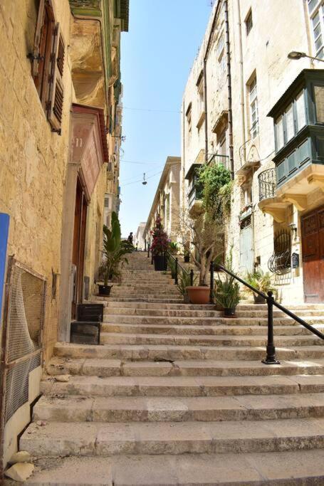 City Centre Pied-A-Terre Near Food Market And Walking Distance To Bus Terminus Valletta Ngoại thất bức ảnh